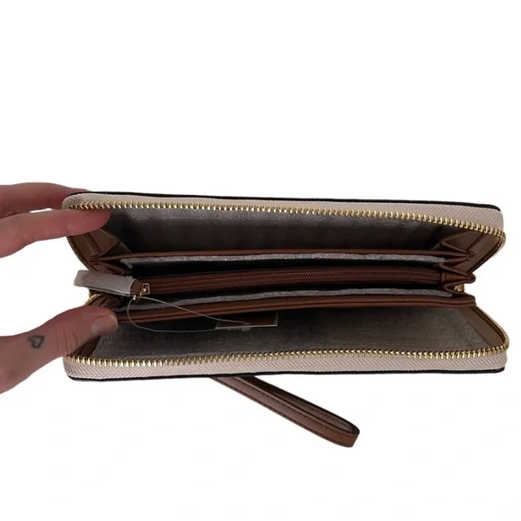 Michael Kors Large Logo Continental Wallet in Vanilla - Picture 4 of 8